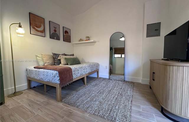 52 NW 68th St R photos photos