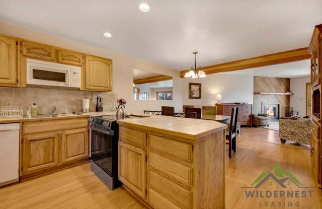 Bright and Welcoming Fully Furnished 2 Bedroom/2Bath Condo In Wildernest- All Utilities included photos photos