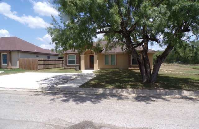 130 RIO GRANDE ST - 130 Rio Grande Street, Uvalde County, TX 78801