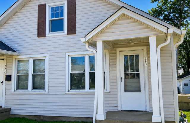 223 East Woodrow Street - 1 Gallery 1