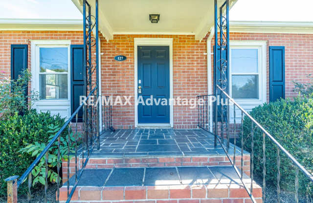 Charming brick home in Town of Dillwyn Gallery 3