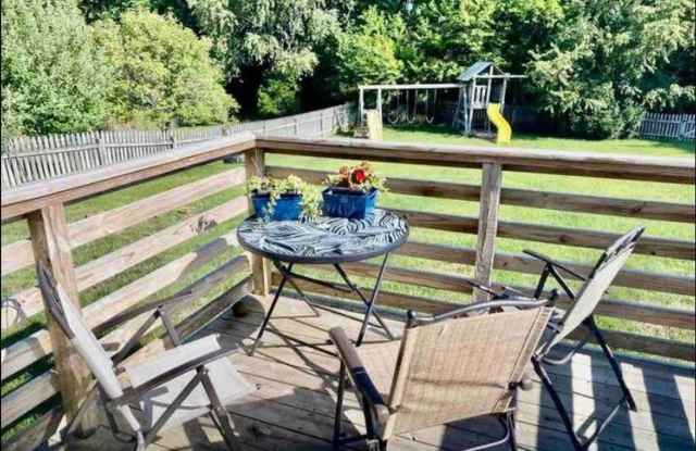 Charming 4BR, 2 and 1/2 Bath House in Dunlap Gallery 4