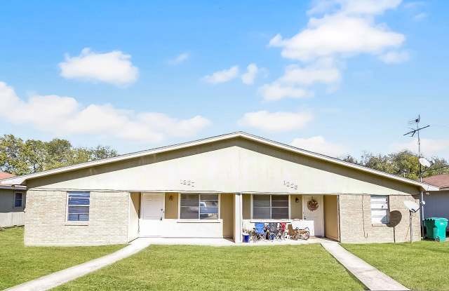 1227 W Avenue J - 1227 West Avenue J, Belton, TX 76513