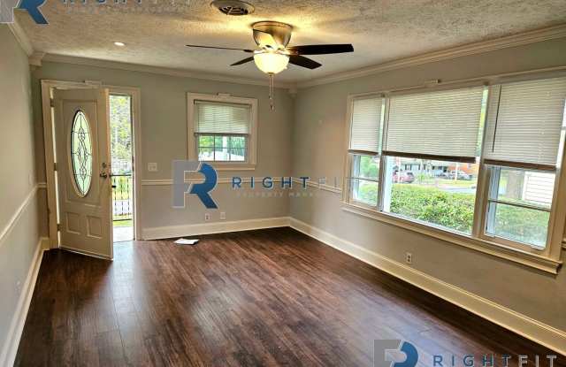 4 Bed 2 Bath Home in Columbus Gallery 3