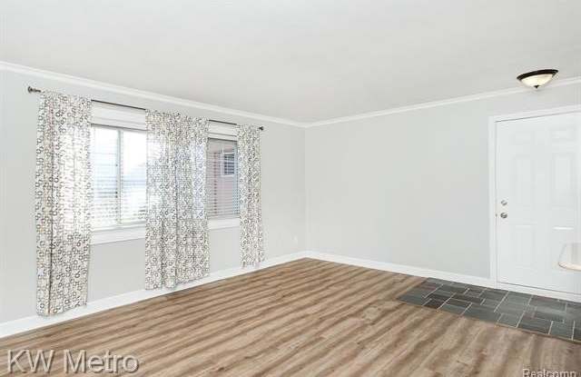 2377 WALTON Boulevard Gallery 4