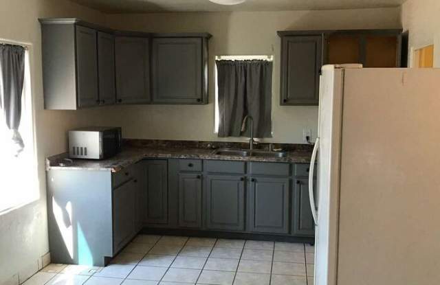 1406 West Mountain View Road Gallery 2