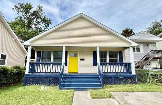 1040 W 35th Street photos photos