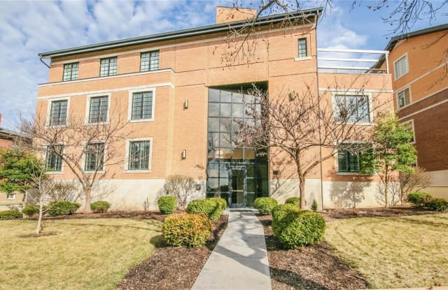 31 Brighton Way - 31 Brighton Way, Clayton, MO 63105