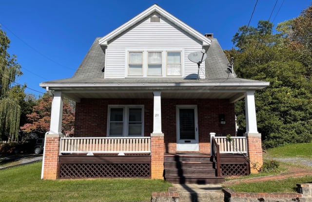 211 E NORTH STREET - 211 East North Street, Waynesboro, PA 17268