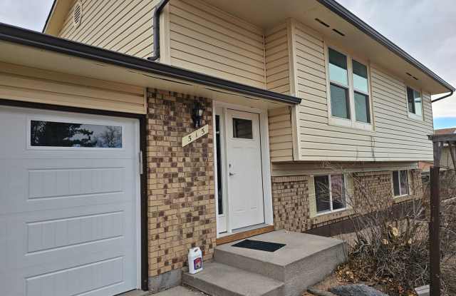 515 Montclair Dr - 515 Montclair Drive, Cheyenne, WY 82009