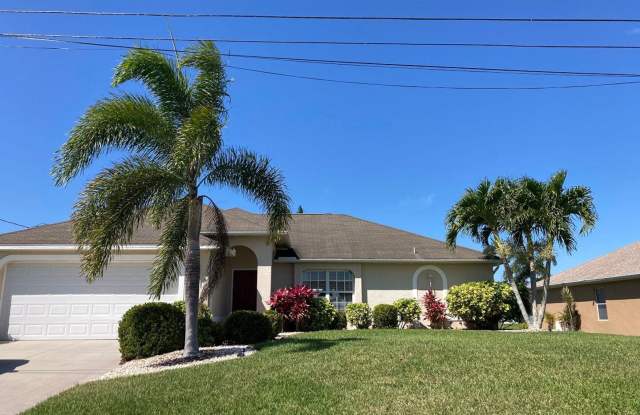 Short term FURNISHED vacation rental , 3x2 Fully Furnished Pool Home - 818 Southwest 8th Place, Cape Coral, FL 33991