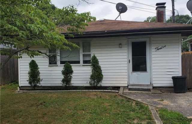 12 Hart Place - 12 Hart Place, Mastic, NY 11950