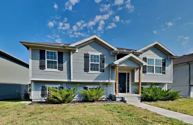 212 Ramblewood Dr - 212 Ramblewood Drive, Raymore, MO 64083