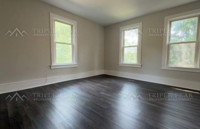 297 N Laurel Street - Unit 3 Gallery 1