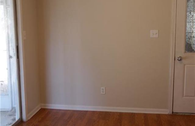 1221 Sommerset Drive Gallery 4