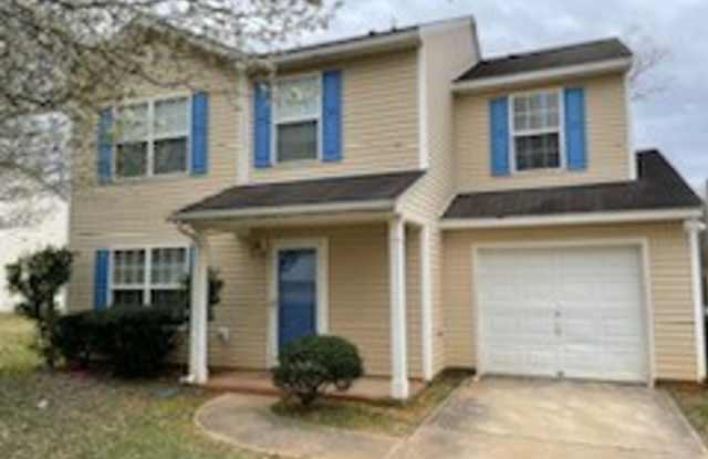 Beautiful 4-Bedroom Home in North Charlotte Gallery 1