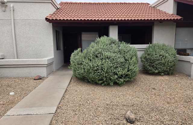 Cozy 2 bed, 2 full bath townhome in Glendale, Gate community with HOA! photos photos