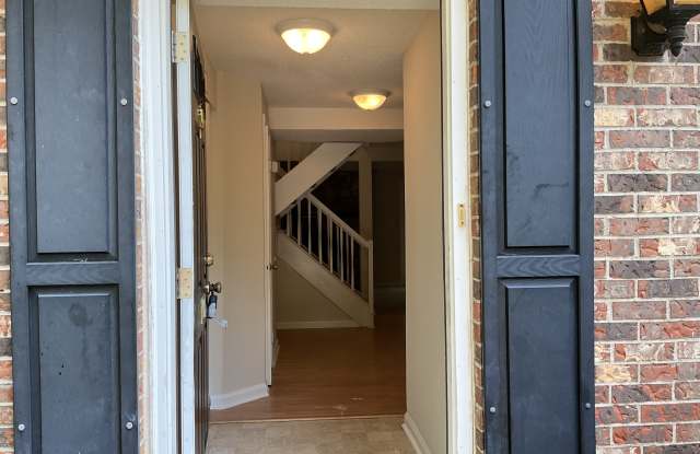 101 Luxon Pl Gallery 2