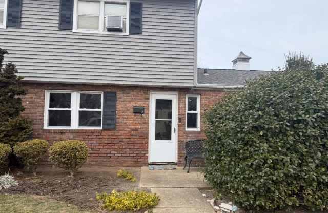 855 E Walnut Street unit: 2 photos photos