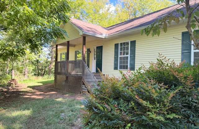 Newly Updated 2 Bedroom in Convenient Black Mountain Location Gallery 4