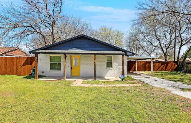 Charming 2 Bedroom, 2 Bath Cottage - 612 North Cherry Street, Aubrey, TX 76227