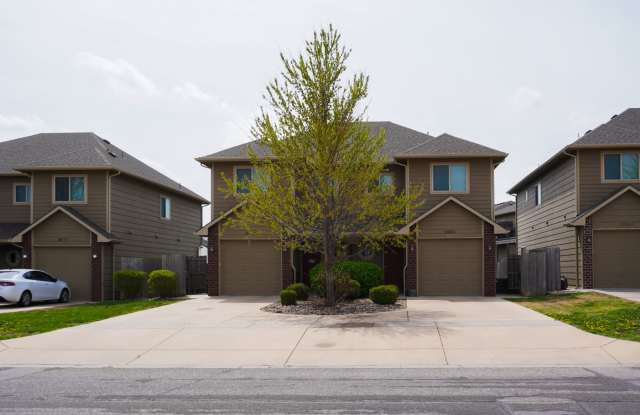 3-Bed Duplex w Garage + Fenced Yard photos photos