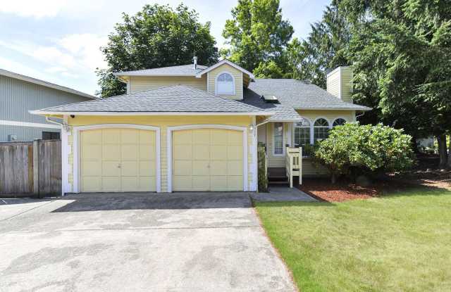 Sunny and Bright 3 Bdrm 2.5 Bath on West Hill Auburn Available Now! photos photos