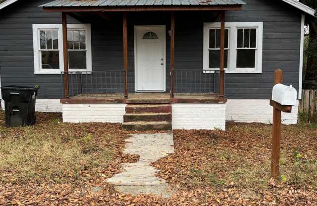 105 Elm Avenue South - 105 North Elm Avenue, Sylacauga, AL 35150