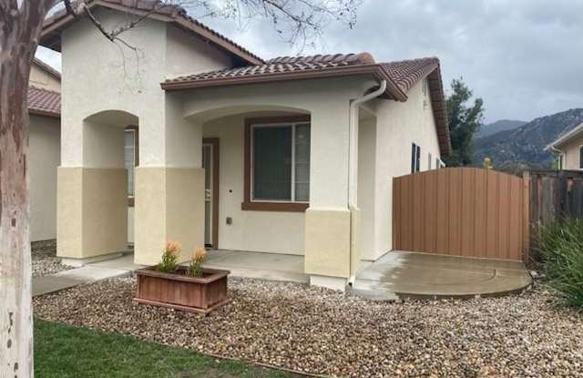 CLEAN ~ TURNKEY ~ SINGLE STORY ~ 4 BEDROOM / 2 BATH photos photos