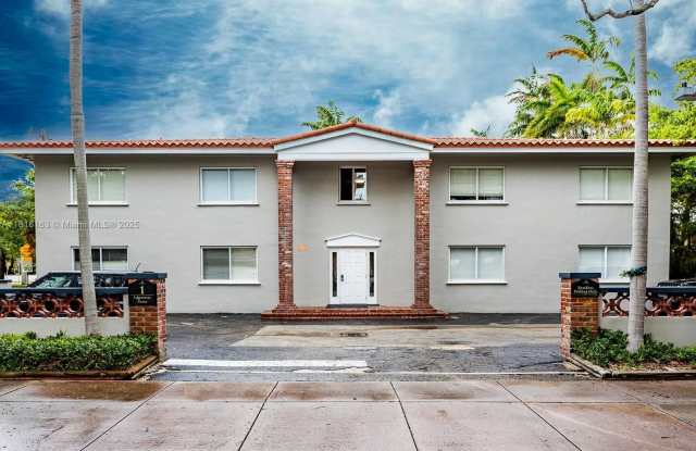 1 Edgewater Dr photos photos