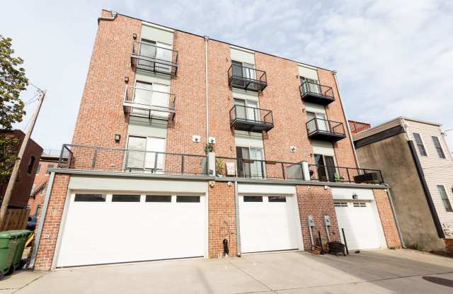 Charming 3BD/3.5BA Townhome with Attached Garage in Canton, MD! Gallery 3