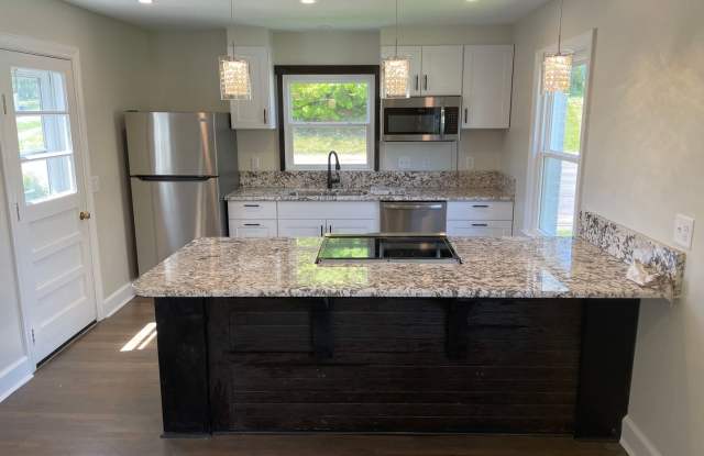 Newly Remodeled 3 Bed House Close to VT Gallery 1