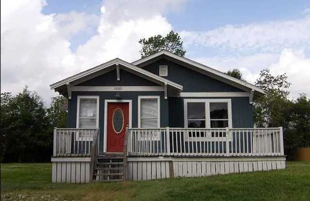 Remodeled 3-Bedroom Home on a Large Lot in Moss Bluff photos photos Remodeled 3-Bedroom Home on a Large Lot in Moss Bluff photos photos