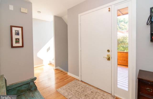 2207 CEDAR COVE CT Gallery 2