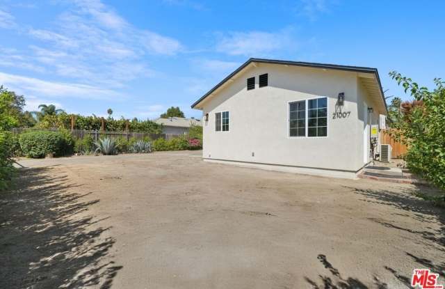 21007 Saticoy St photos photos