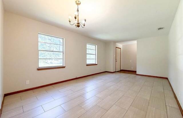1254 Lake Circle W Gallery 4