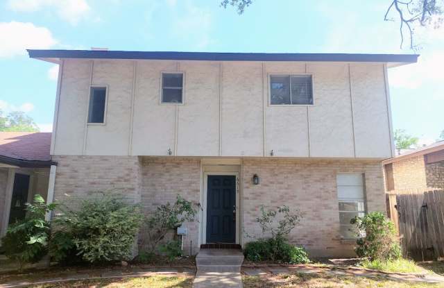 Leon Valley~ 3 bedroom~ Freshly Painted Interior~No Carpeting~New Appliances - 6619 Forest Grove, Leon Valley, TX 78240