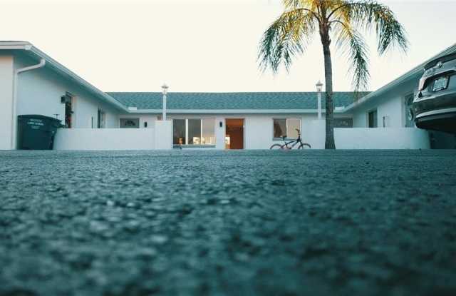 1214 SE 8th Avenue unit: 4 photos photos