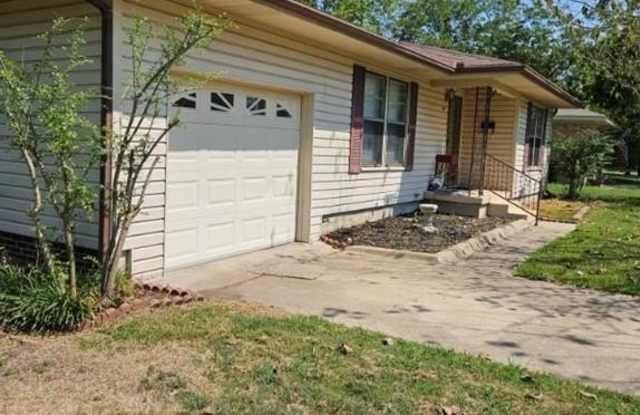 1402 Glendale Street - 1402 Glendale Street, Greenville, TX 75401