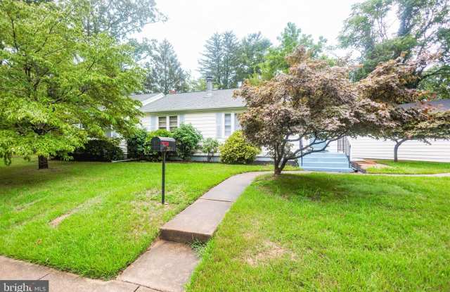 203 N GIRARD ROAD - 203 Girard Road North, Glassboro, NJ 08028