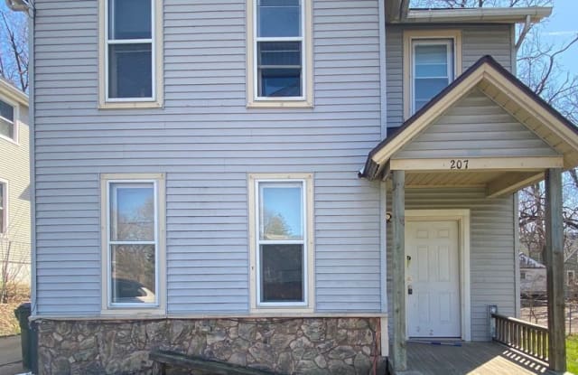 207 E Locust Street - 207 East Locust Street, Davenport, IA 52803