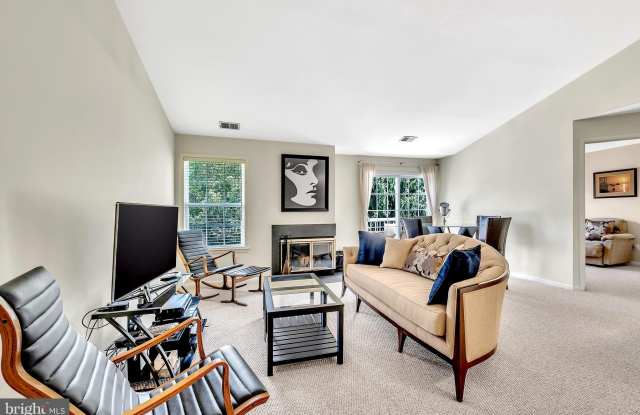 302 TRINITY Court Gallery 2
