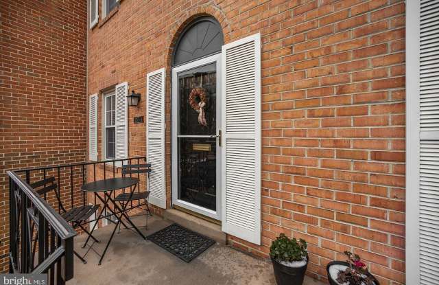 3275 A SUTTON PLACE NW Gallery 2