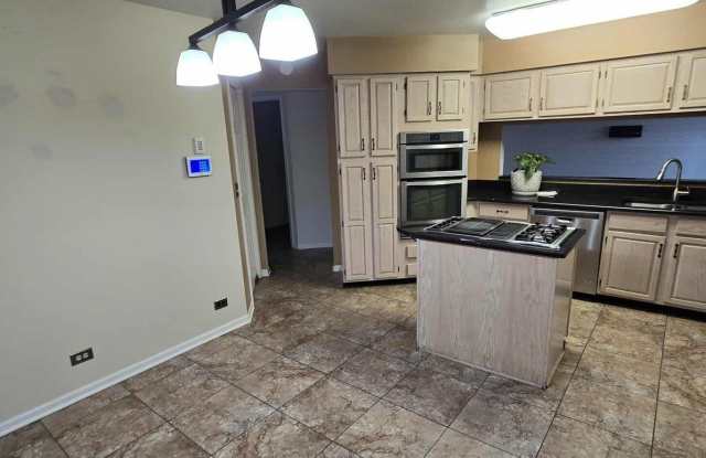 14713 Golf Road Gallery 3
