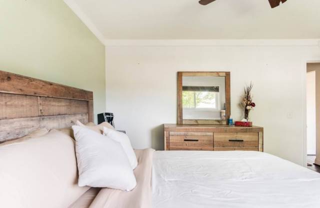 4612 Kingston Street photos photos