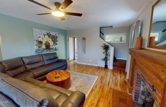 425 Wisteria Road Gallery 3