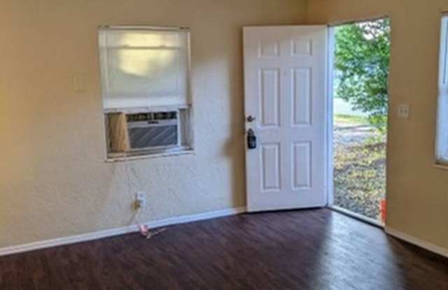 Charming 2-Bedroom Home for Rent Near Gulfport! Gallery 3