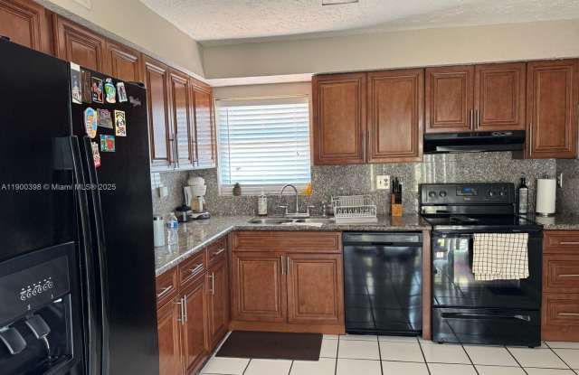 4515 SW 68th Ct Circle 81, Miami, FL 33155 photos photos