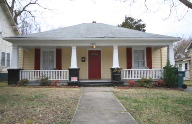 Spacious 3 Bed / 2 Bath Trinity Park Home - All Appliances and Large Fenced Yd photos photos
