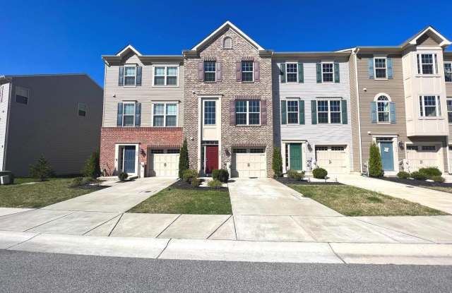 This amazing, immaculate 3bd 2/2bth garage townhome is ready to move in! photos photos